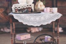 05 crochet tablecloth and doilies, vintage tableware and flowers