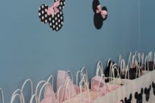 13 Minnie Mouse favor bags with chalkboard tags