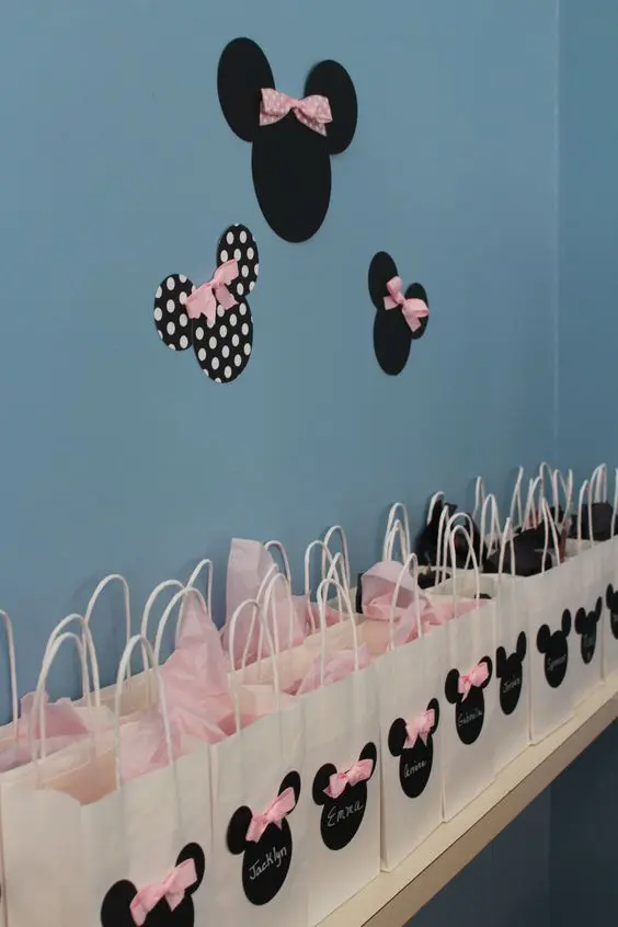 Minnie Mouse favor bags with chalkboard tags