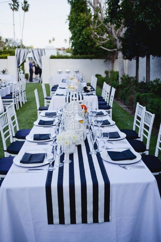 nautical tablescape is very easy to recreate yourself for a glam party