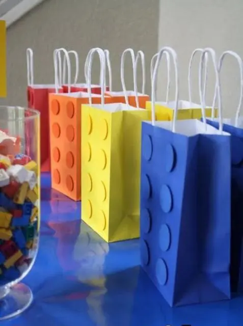 LEGO styled party favor bags are easy to DIY