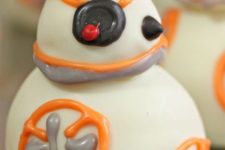 17 BB-8 cake balls will be an awesome treat for both adults and kids