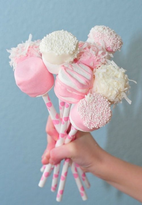 DIY marshmallow pops to make
