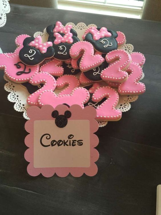 Minnie Mouse birthday party cookies