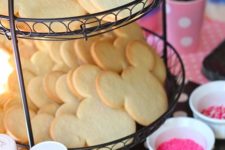 27 Minnie Mouse cookie station – make your own cookie