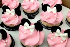 28 Minnie Mouse cupcakes