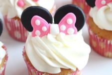29 Minnie mouse ears and bow cupcakes