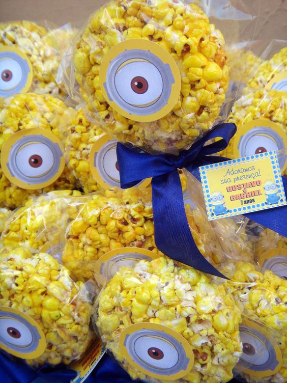 popcorn packed in minion style for favors