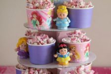 30 princess popcorn stand with toy princesses