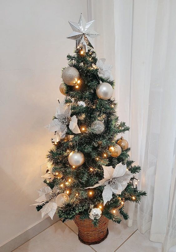 79 Small And Gorgeous Christmas Trees - Shelterness