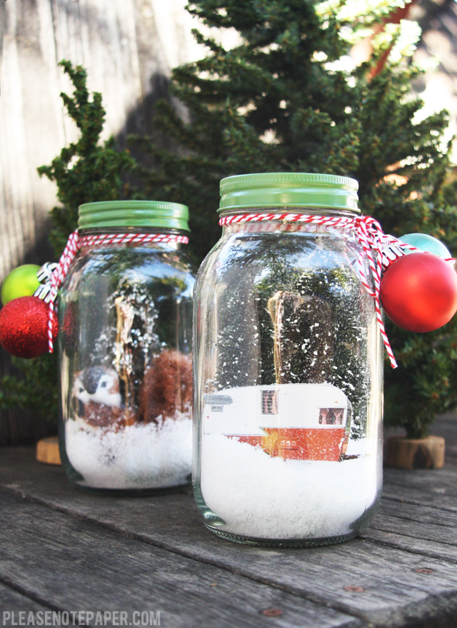 DIY little Christmas display jars (via www.pleasenotepaper.com)