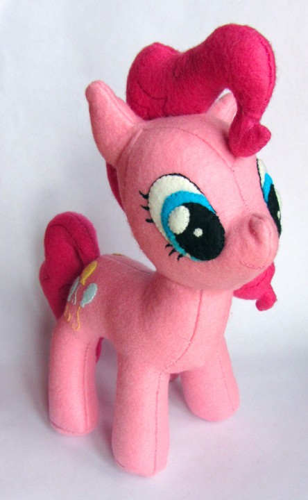 DIY Pinkie Pie plush from My Little Pony  (via offbeathome.com)
