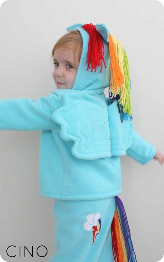 DIY Rainbow Dash costume for Halloween