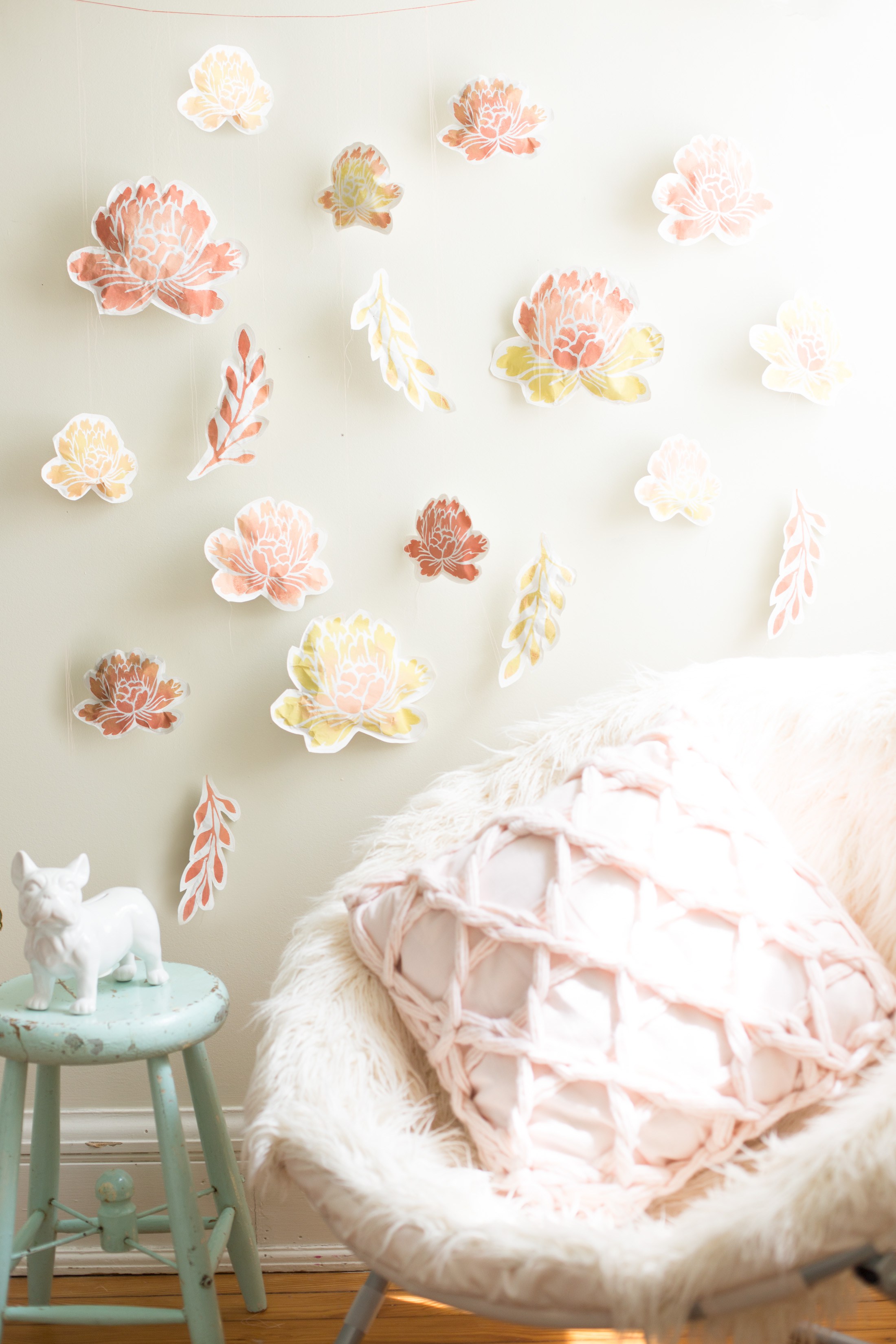 DIY paper flower wall (via www.flaxandtwine.com)