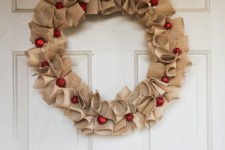 DIY holiday burlap wreath with jingle bells