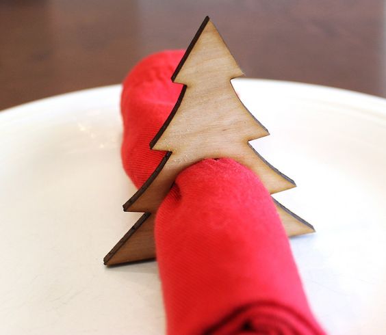 Christmas tree wood napkin ring can be cut out yourself