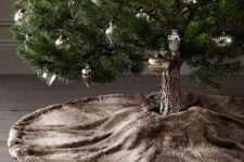 10 luxurious faux fur tree skirt