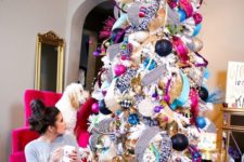 22 super bold and cheerful Christmas tree decor