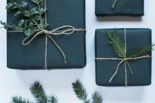 23 minimalist wrapping with black paper and evergreens