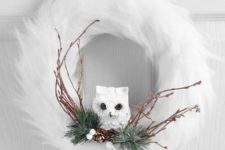 24 white faux fur wreath wwith an owl