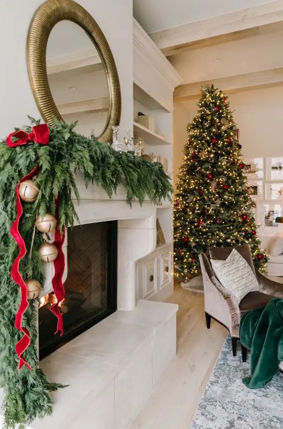 DIY Christmas Fireplace Mantel Garland - Sleek-chic Interiors