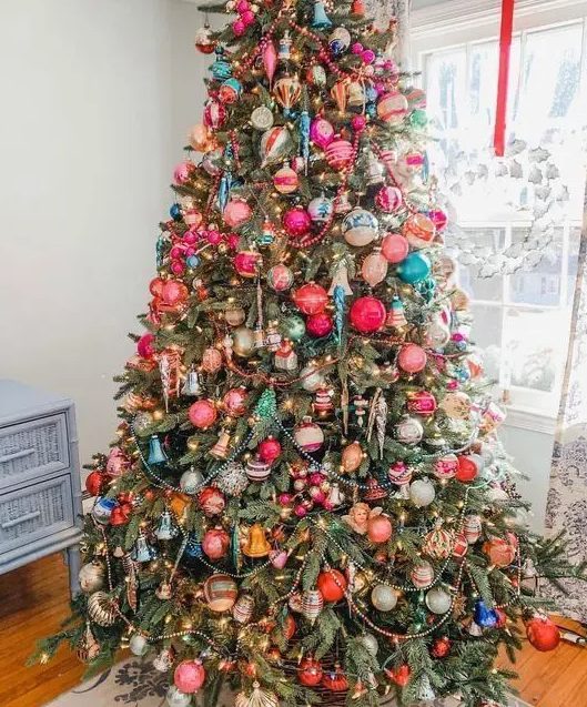 84 Colorful Christmas Tree Décor Ideas - Shelterness