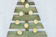 DIY wall pallet Christmas tree