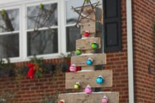 DIY rustic outdoor Christmas tree with ornaments