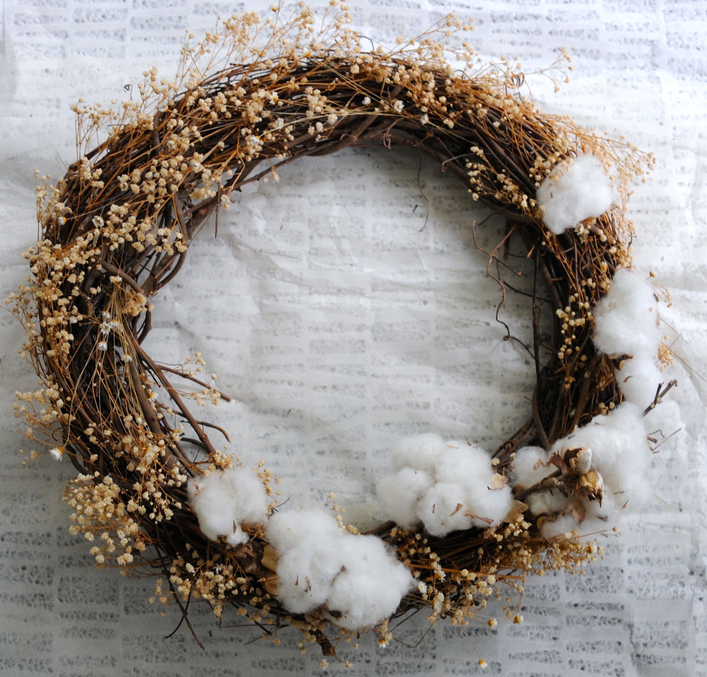 DIY dried daisies and cotton balls wreath