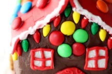 DIY Christmas gingerbread house cake