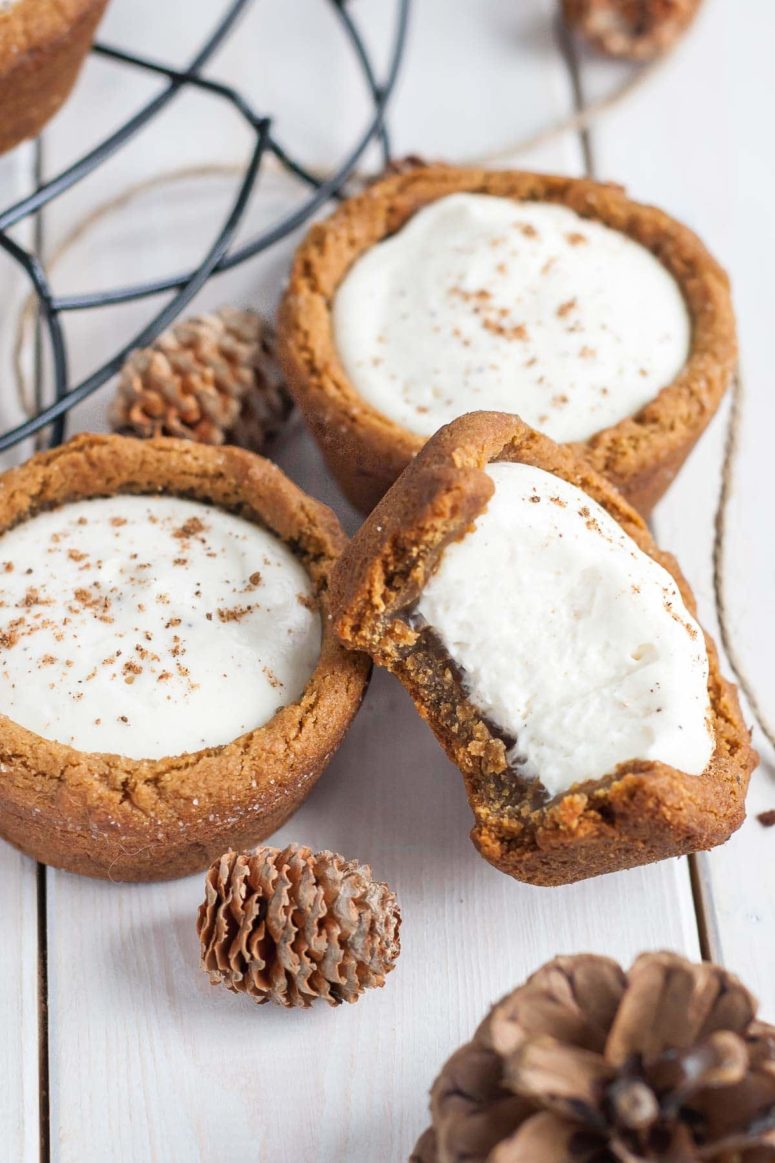 DIY gingerbread eggnog cheesecake cookie cups (via livforcake.com)