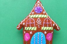 DIY felt gingerbread house ornament