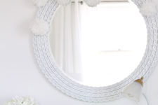 DIY pompom garland that reminds of snow