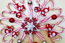 06 candy cane wreath with ornaments and bows