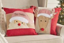 16 Santa and his reindeer pillows