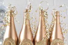 19 gold and glitter bottles can be used as vases for centerpieces