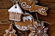 21 frosted gingerbread cookies hanger