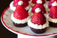 22 Santa hat brownie bites will be perfect desserts