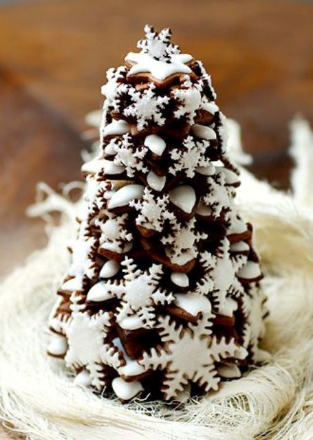 make a gingerbread cookie tree that can be eaten later