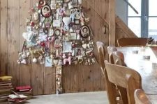 a wall art Christmas tree composed of ornaments, artworks and toys is a unique solution for a quirky space, it looks amazing