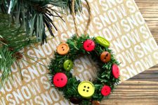 DIY Christmas mini wreath ornament with buttons