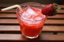 DIY sparkling strawberry lemonade