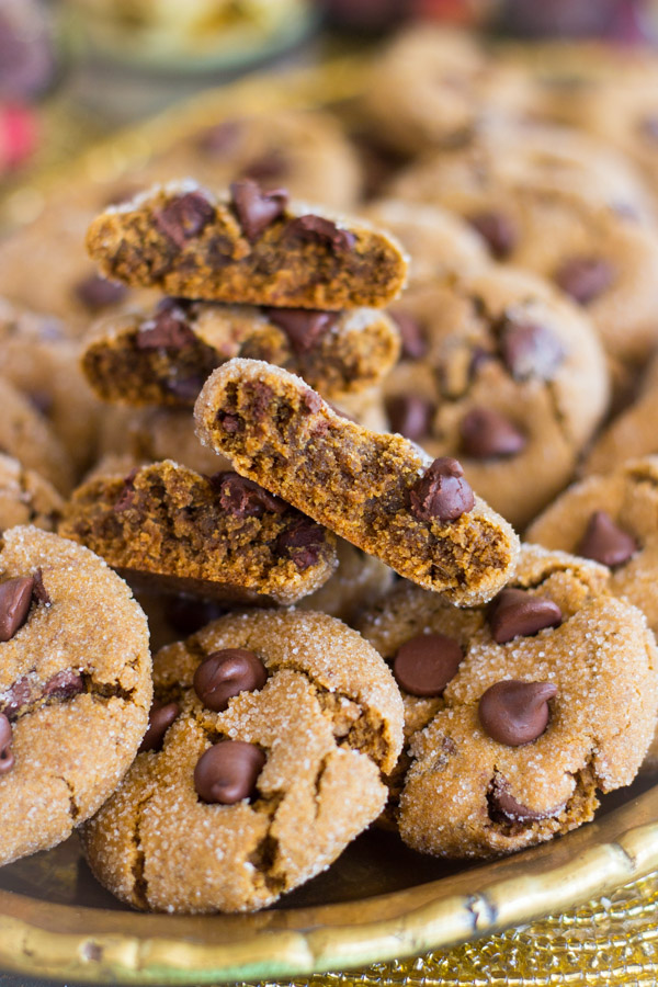 DIY soft and chewy chocolate chip ginger cookies (via thegoldlininggirl.com)