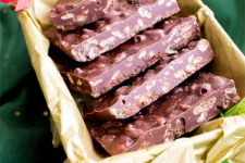 DIY 4 ingredient peppermint chocolate crunch bars