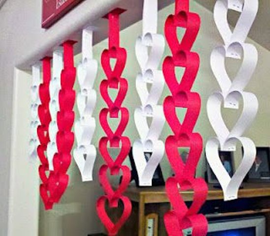 simple paper heart hangers are easy to DIY