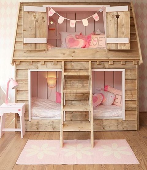 wooden shingle house bed for two girls is a super cozy idea