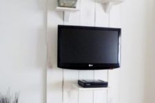 11 whitewashed pallet wood panel for the TV with shelves