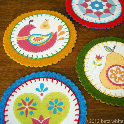 DIY fel and fabric coaster (via blog.betzwhite.com)
