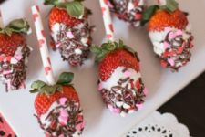 16 chocolate covered strawberry pops is a great dessert for kids and adults