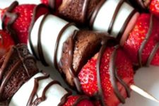 20 strawberry brownie kebobs